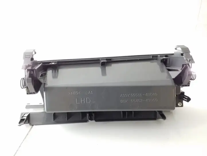 Toyota Prius (XW30) (2009 - 2015) 55511147040 Вещевой ящик — фото 2