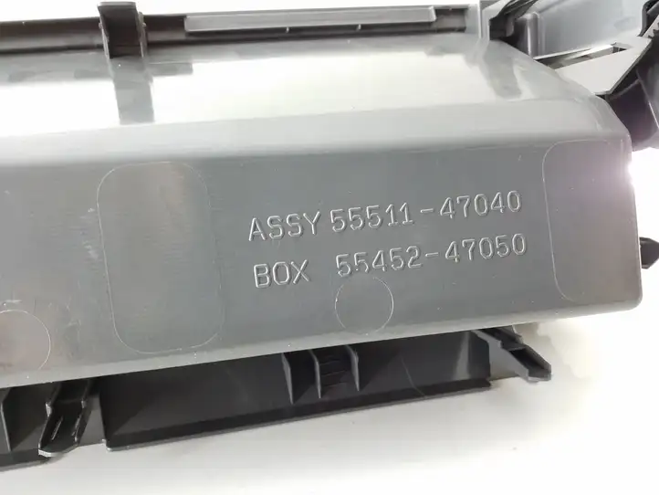 Toyota Prius (XW30) (2009 - 2015) 55511147040 Вещевой ящик — фото 4