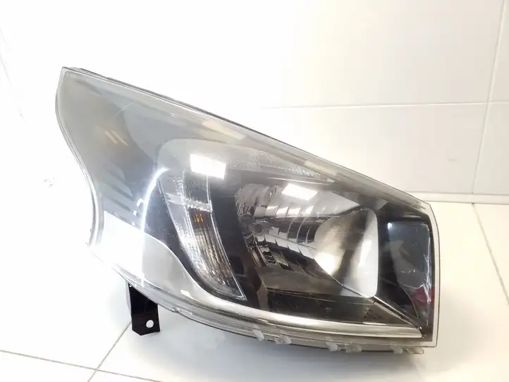 Opel Vivaro (2006 - 2014) 93867953 Передняя фара — фото 1
