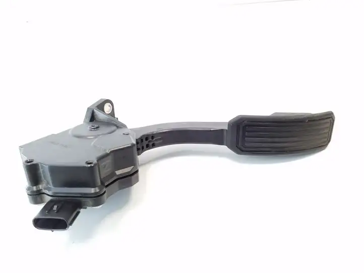 Toyota Prius (XW30) (2009 - 2015) 7811012010 Педаль акселератора — фото 3