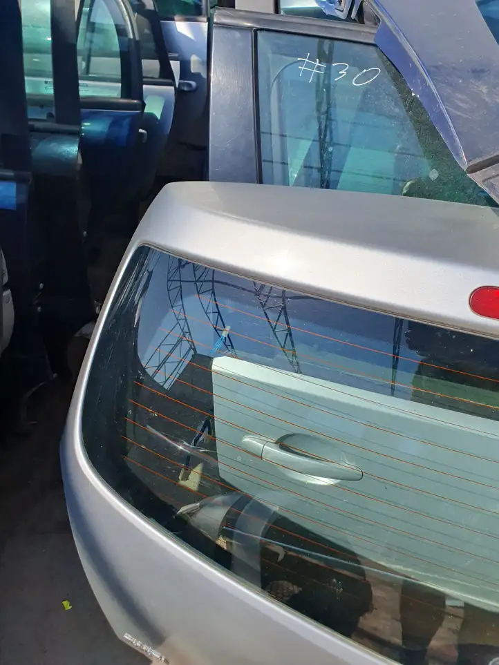 Toyota Corolla Verso AR10 (2004 - 2009) Крышка багажника — фото 2
