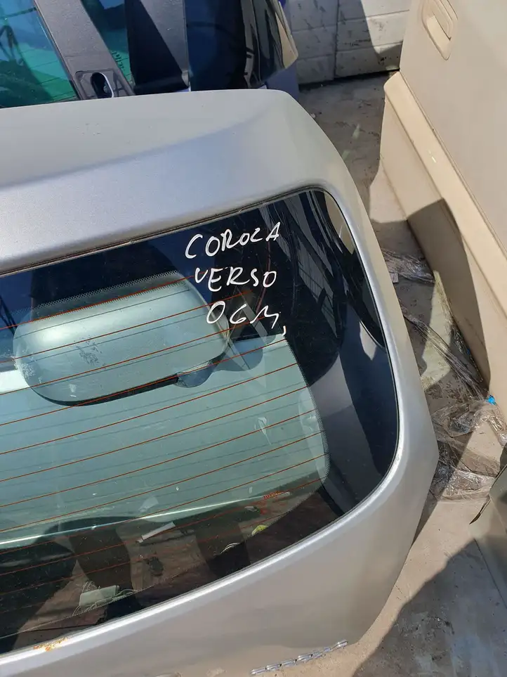 Toyota Corolla Verso AR10 (2004 - 2009) Крышка багажника — фото 3