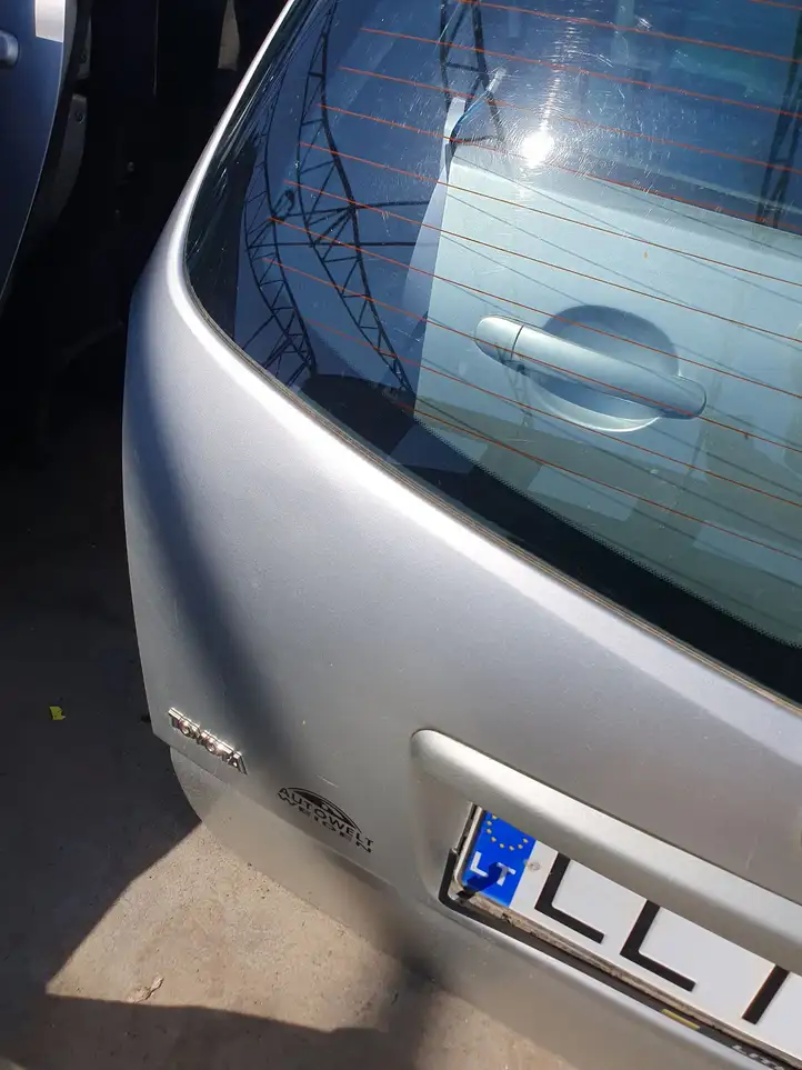 Toyota Corolla Verso AR10 (2004 - 2009) Крышка багажника — фото 7