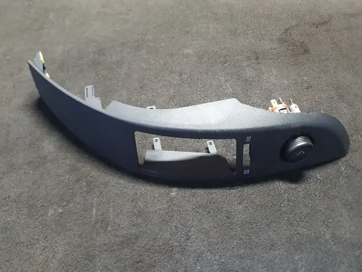 Toyota Corolla Verso AR10 (2004 - 2009) 5568064010 Боковой воздушный дефлектор — фото 1
