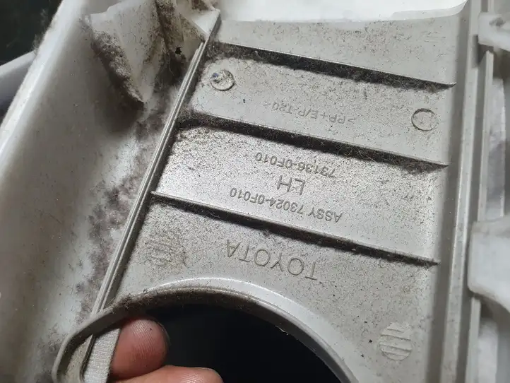 Toyota Corolla Verso AR10 (2004 - 2009) 624110F010 Верхняя обшивка стойки B — фото 3