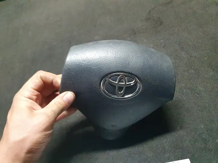 Toyota Corolla Verso AR10 (2004 - 2009) Подушка безопасности руля — фото 10
