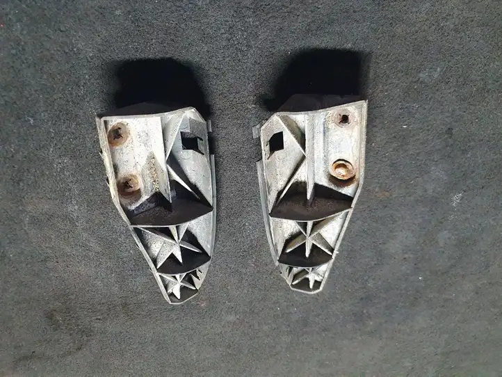 Toyota Corolla Verso AR10 (2004 - 2009) 525620F010 Кронштейн заднего бампера — фото 1