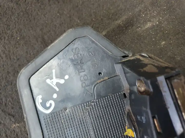 Toyota Corolla Verso AR10 (2004 - 2009) Замок задней двери — фото 2