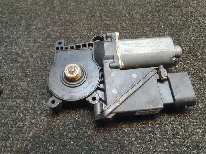 Mercedes-Benz E W210 (1995 - 2002) 0130821699 Стеклоподъемник задней двери — фото 1