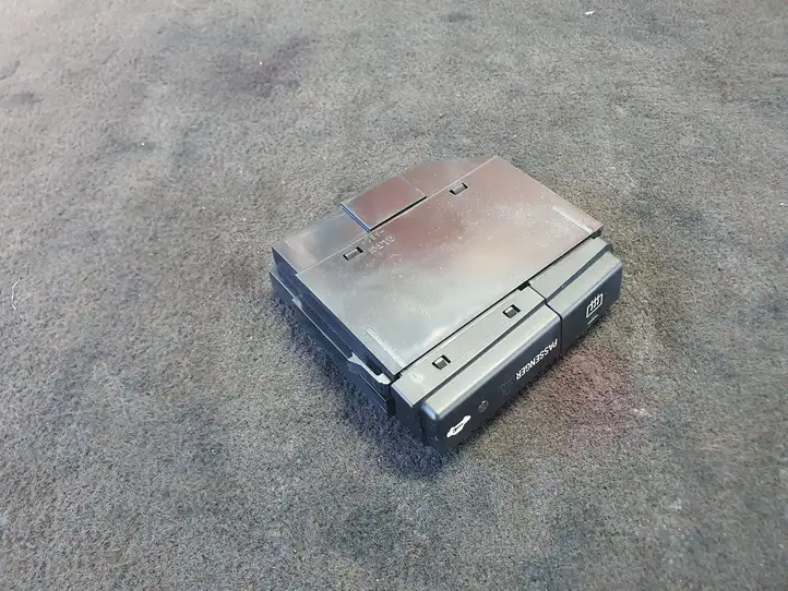 Toyota Avensis T250 (2003 - 2006) 8479005130C Кнопка обогрева стекла — фото 1