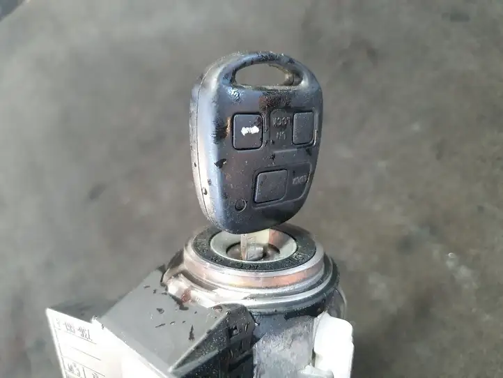 Toyota Avensis T250 (2003 - 2006) 8978305010 Считыватель ключа зажигания — фото 4