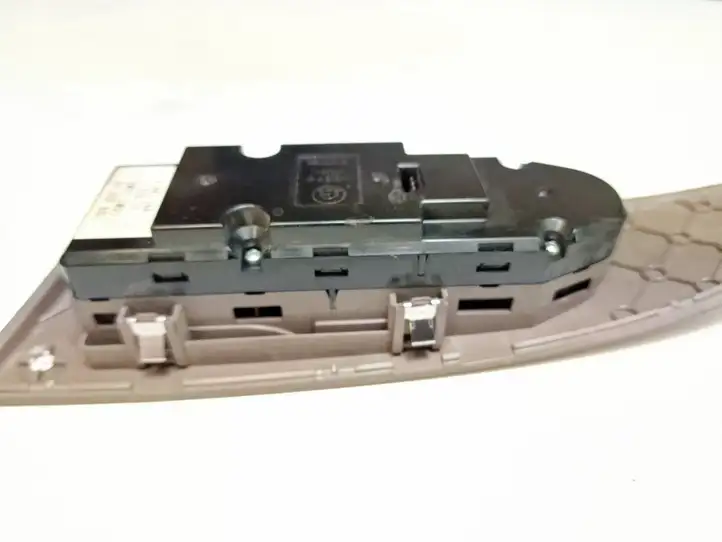 BMW 5 E60 E61 (2004 - 2010) 6943244 Кнопка стеклоподъемников — фото 2