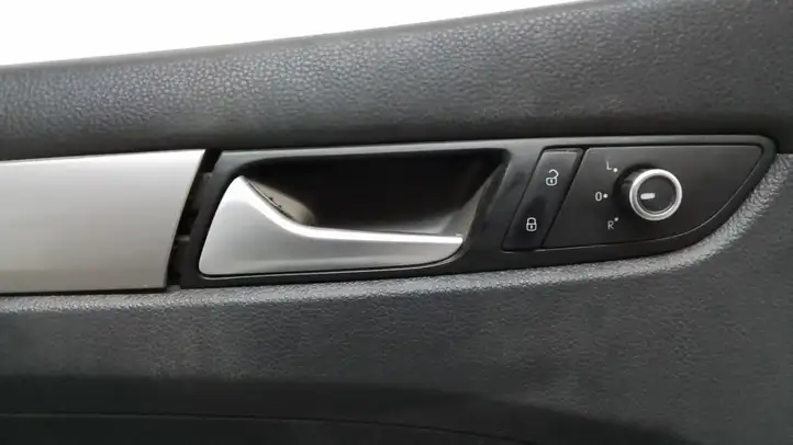 Volkswagen PASSAT B7 USA (2012 - 2016) 561867011 Обшивка передней двери — фото 5