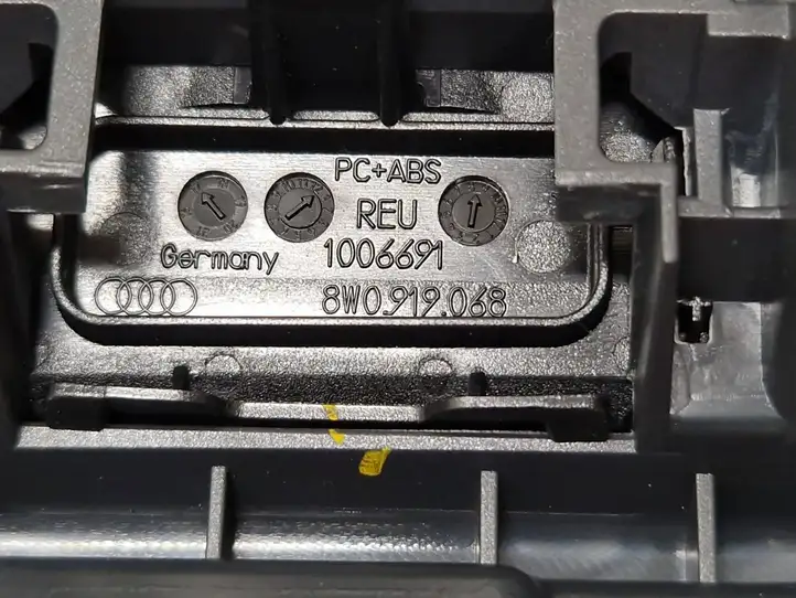 Audi A4 S4 B9 (2015 - 2019) 8W0919068 Накладка центрального динамика — фото 7