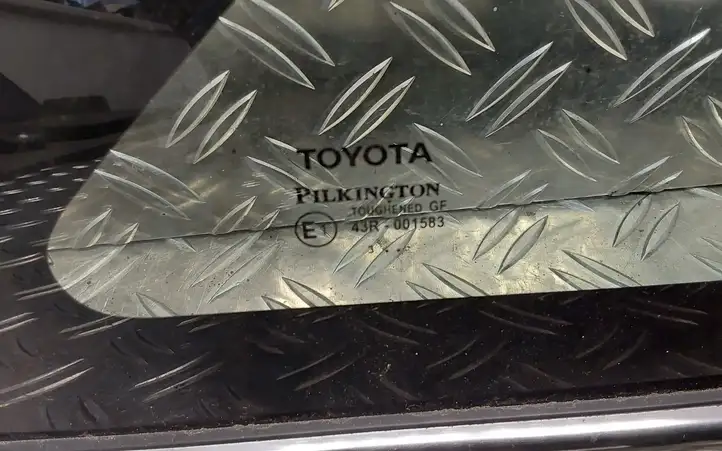 Toyota Auris E180 (2012 - 2018) Заднее боковое стекло — фото 2