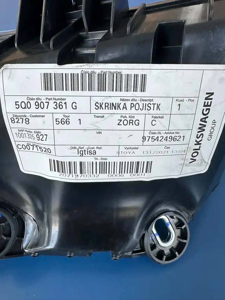 Skoda Karoq (2017 - ) 5Q0907361G Крышка ящика предохранителей — фото 5