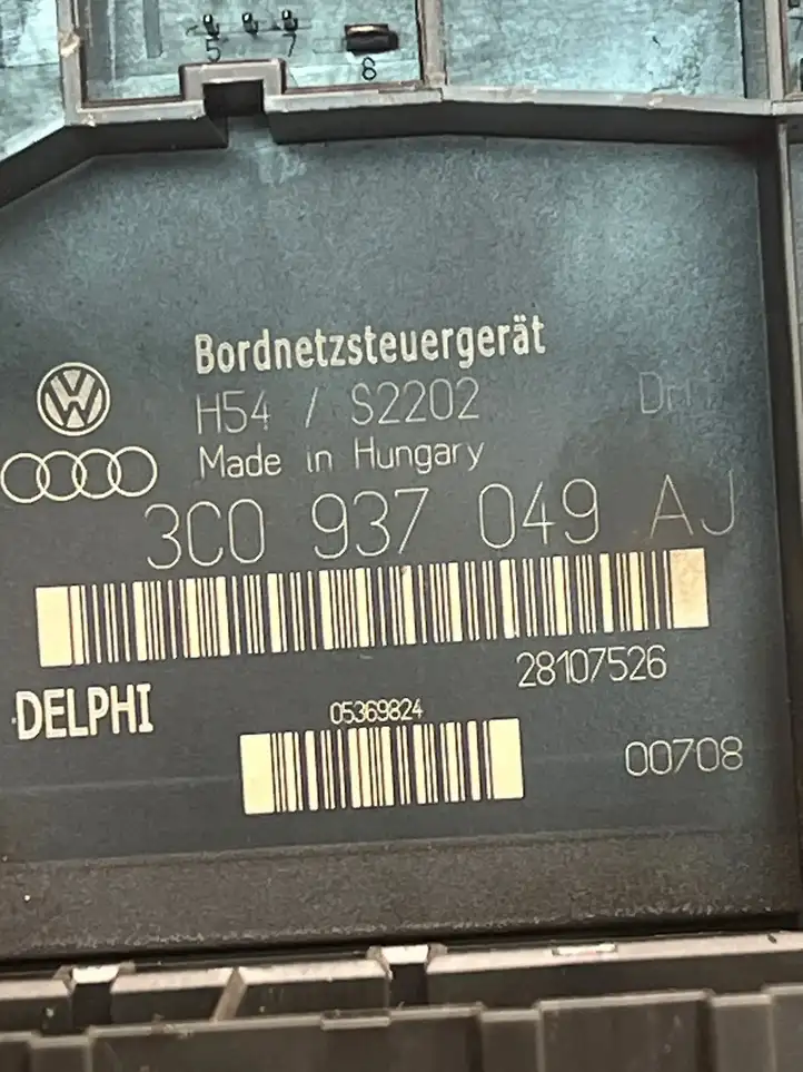 Skoda Octavia Mk2 (1Z) (2004 - 2013) 3C0937049AJ Блок предохранителей — фото 3