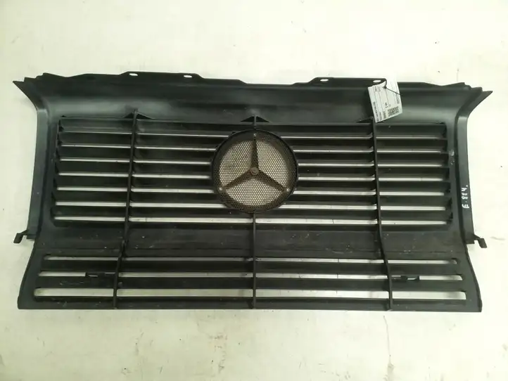 Mercedes-Benz G W461 463 (1989 - 2017) A4638880615 Передняя решетка — фото 2