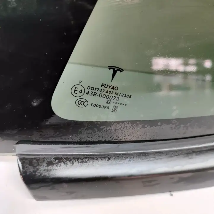 Tesla Model Y (2019 - 2024) 162116200B Заднее боковое стекло — фото 4