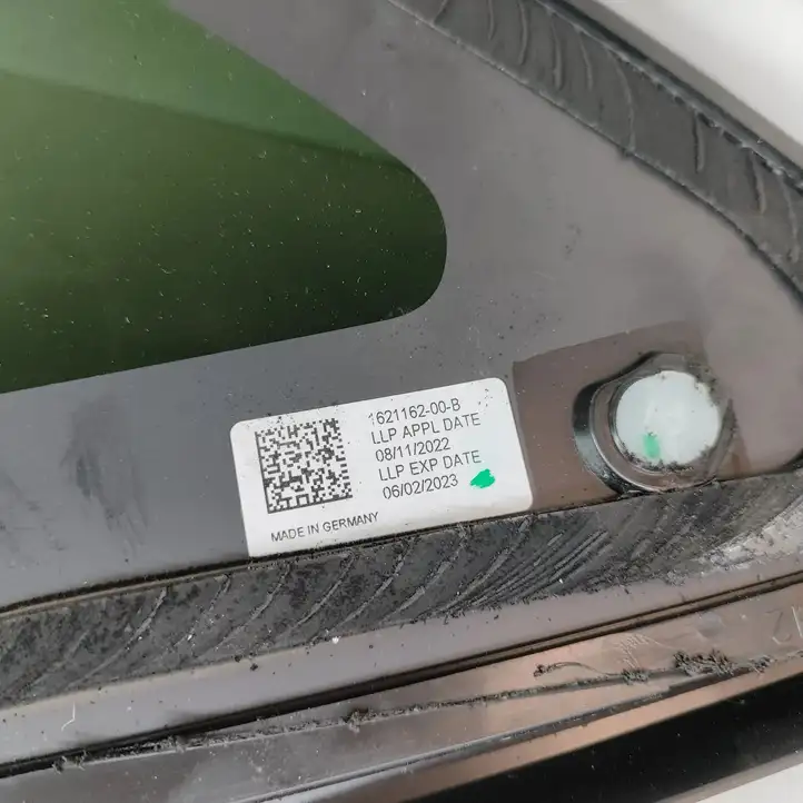 Tesla Model Y (2019 - 2024) 162116200B Заднее боковое стекло — фото 5