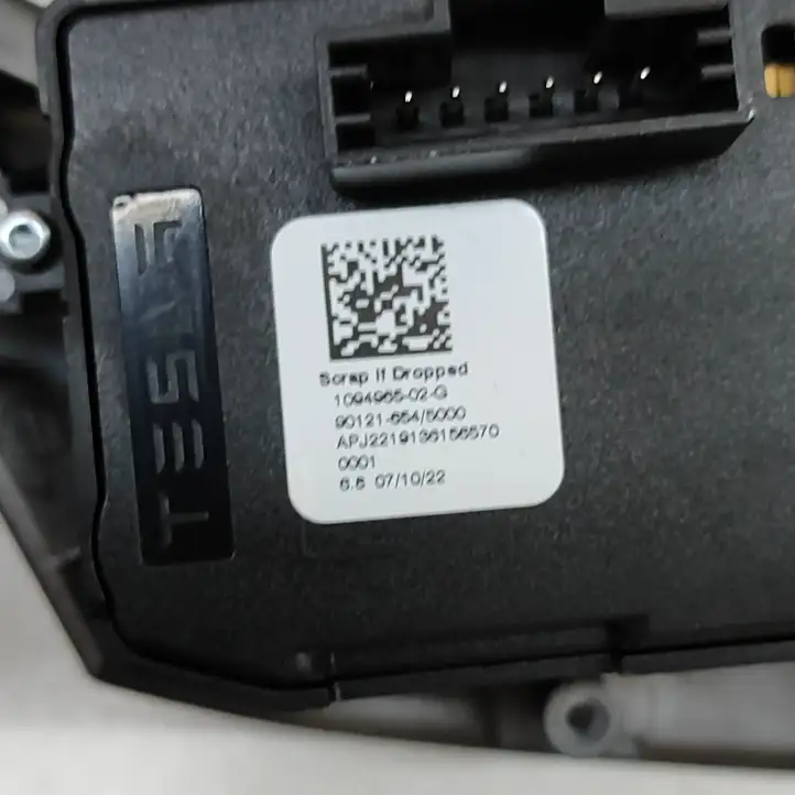 Tesla Model Y (2019 - 2024) 109496502G Кнопки на рулевом колесе — фото 6