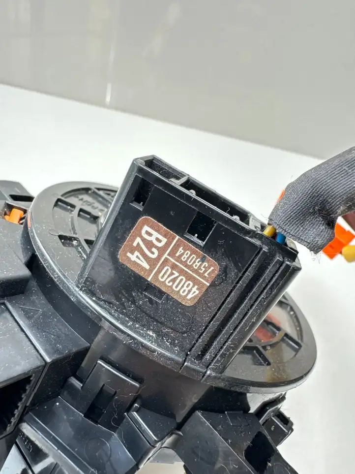 Toyota Prius (XW20) (2003 - 2009) F8089L Абсорбер крыла — фото 4