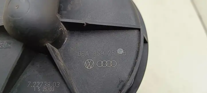 Volkswagen Golf V (2003 - 2009) 06A959253B Насос вторичного воздуха — фото 3