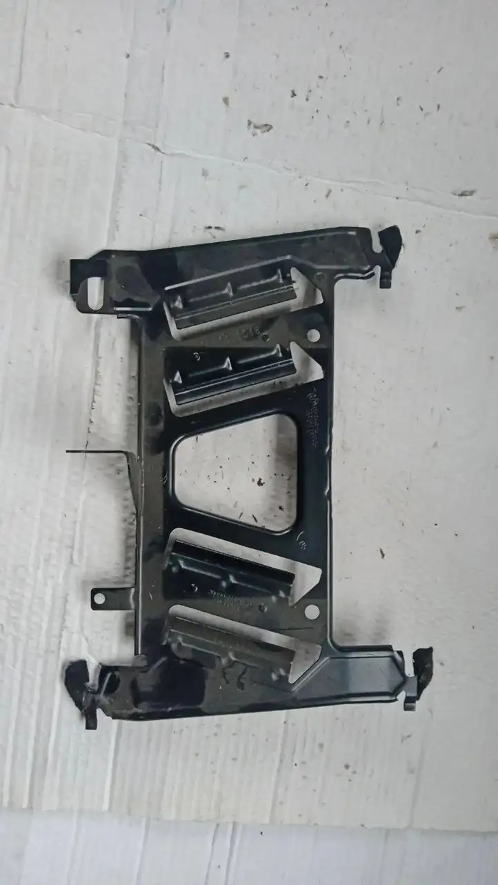 BMW 3 F30 F35 F31 (2012 - 2018) 9235506 Кронштейн усилителя звука — фото 1