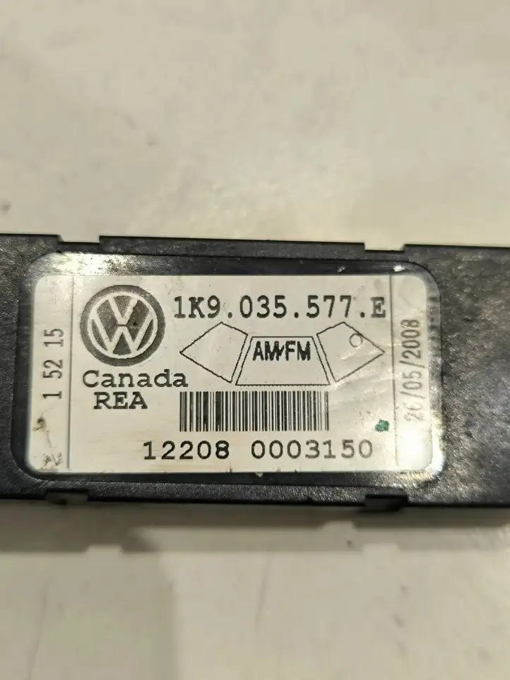 Volkswagen Golf V (2003 - 2009) 1K9035577E Усилитель антенны — фото 4