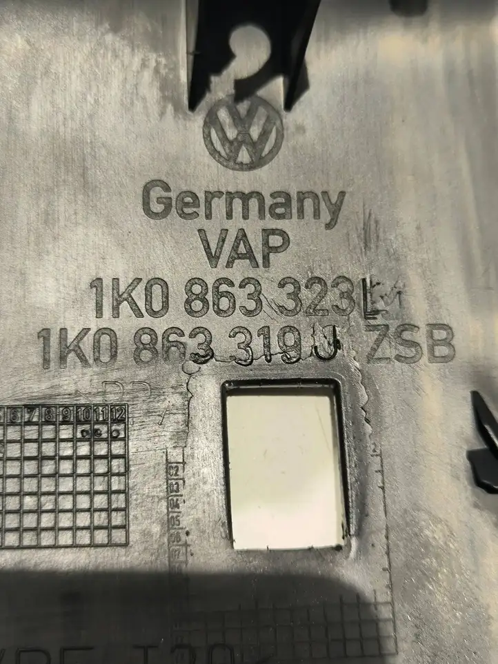 Volkswagen Golf V (2003 - 2009) 1K0863319J Прочие детали салона — фото 4