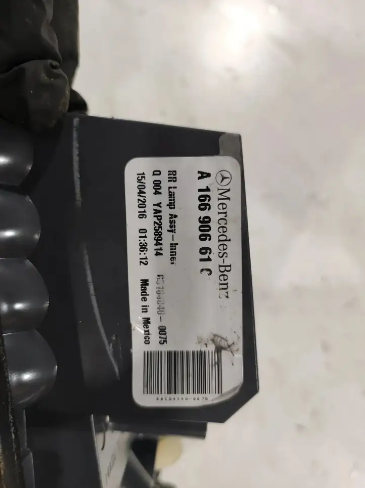 Mercedes-Benz GLE W166/C292 (2015 - 2019) A1669066101 Стекло заднего фонаря (крышка багажника) — фото 3
