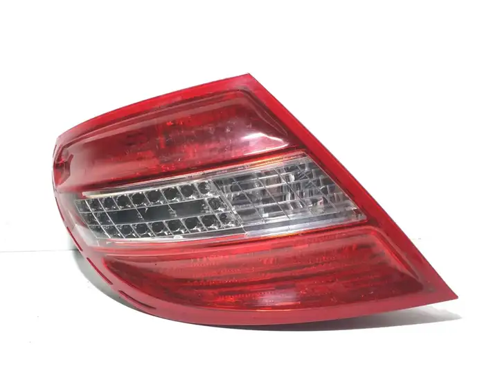 Mercedes-Benz C W204 (2007 - 2014) 2049068702L Задний фонарь в кузове — фото 4