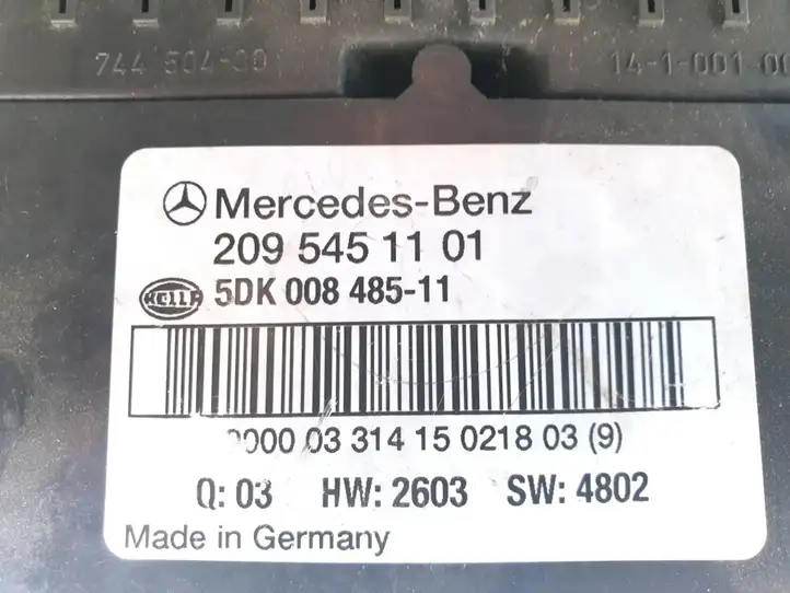 Mercedes-Benz C W203 (2000 - 2007) 2095451101 Блок предохранителей — фото 3