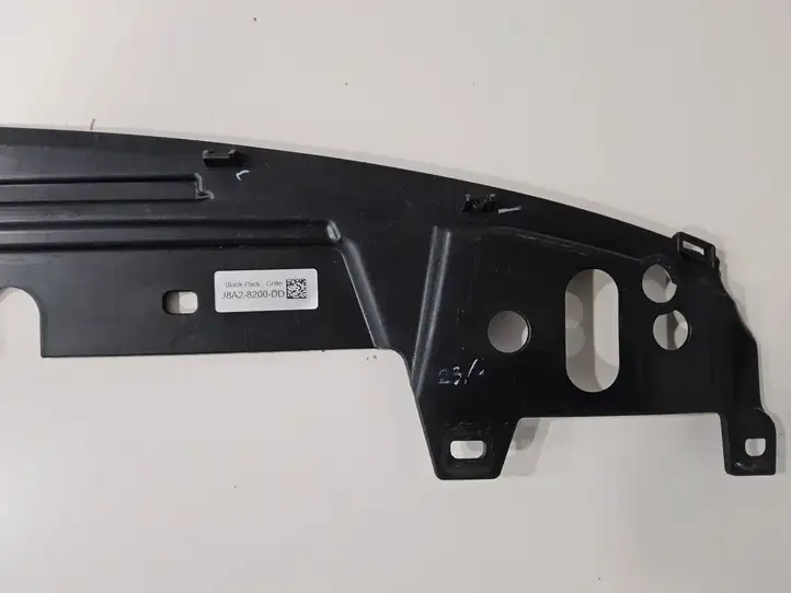 Land Rover Range Rover Velar (2017 - ) J8A28C436 Прочие детали моторного отсека — фото 2