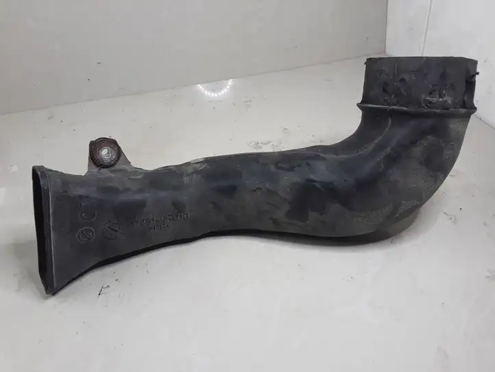 Toyota Avensis T250 (2006 - 2009) 177510R010 Детали воздухозаборника — фото 1
