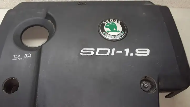 Skoda Octavia Mk1 (1U) (1996 - 2004) 038103925L Крышка двигателя декоративная — фото 4