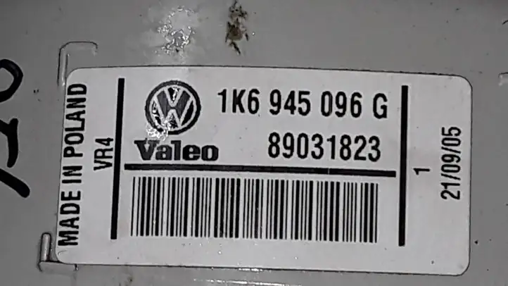 Volkswagen Golf V (2003 - 2009) 1K6945096G Задний фонарь в кузове — фото 3