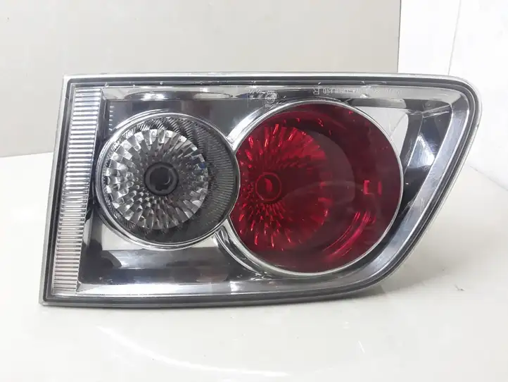 Mazda 6 (2002 - 2005) 22661974 Задний фонарь в крышке багажника — фото 1