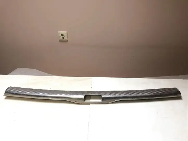 Volkswagen PASSAT B5.5 (2001 - 2005) Отделка порога багажника — фото 1