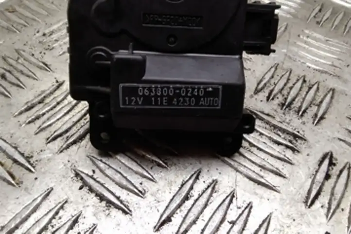 Toyota Prius (XW20) (2003 - 2009) 0638000240 Двигатель задвижки потока воздуха — фото 3