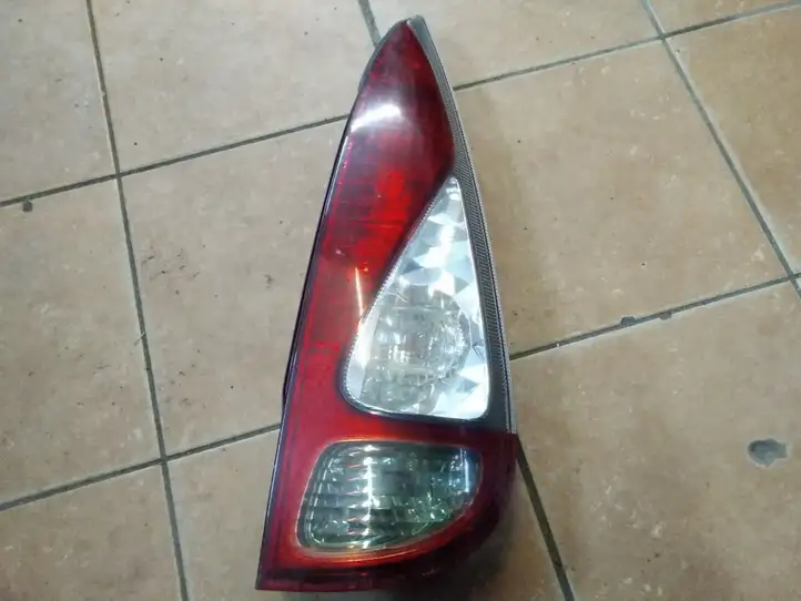 Toyota Yaris Verso (1999 - 2005) 52091 Задний фонарь в кузове — фото 1