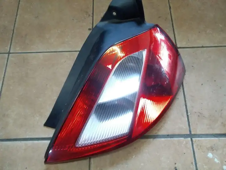 Renault Megane II (2002 - 2005) 8200073237 Задний фонарь в кузове — фото 1