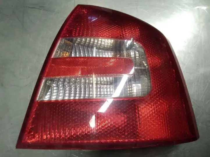 Skoda Octavia Mk2 (1Z) (2004 - 2013) 1Z5945096A Задний фонарь в кузове — фото 1