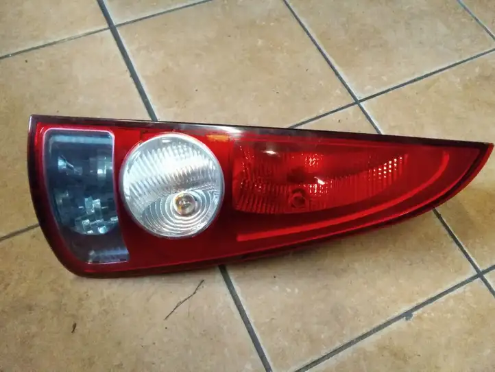 Renault Espace - Grand espace IV (2004 - 2014) 8200027152 Задний фонарь в кузове — фото 1