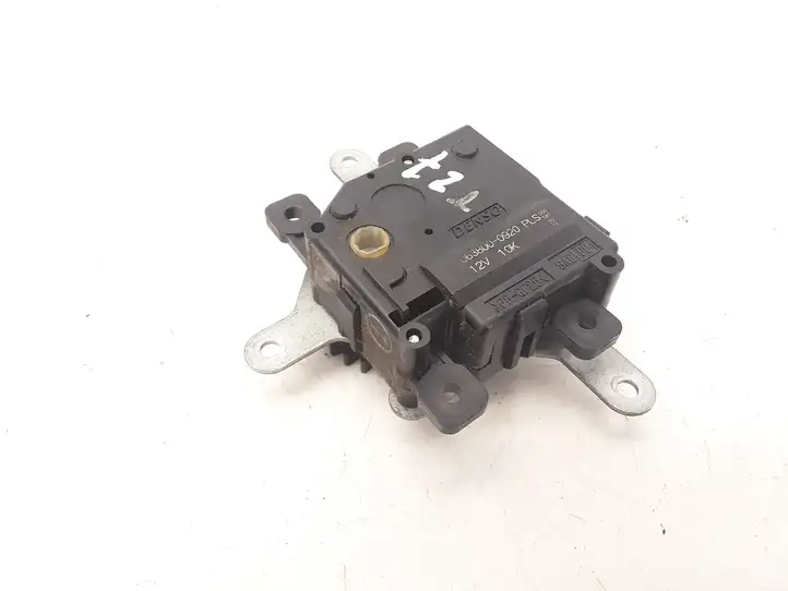 Toyota Avensis T270 (2009 - 2012) 0638000920 Двигатель задвижки потока воздуха — фото 1