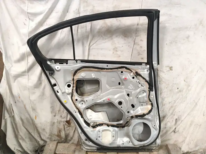 Toyota Avensis T270 (2009 - 2012) 1F7 Задняя дверь — фото 4
