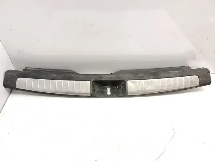 Toyota Avensis T250 (2006 - 2009) 5838705090 Отделка порога багажника — фото 1