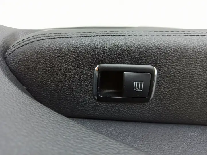 Mercedes-Benz E W212 (2009 - 2016) A2127270384 Обшивка передней двери — фото 3