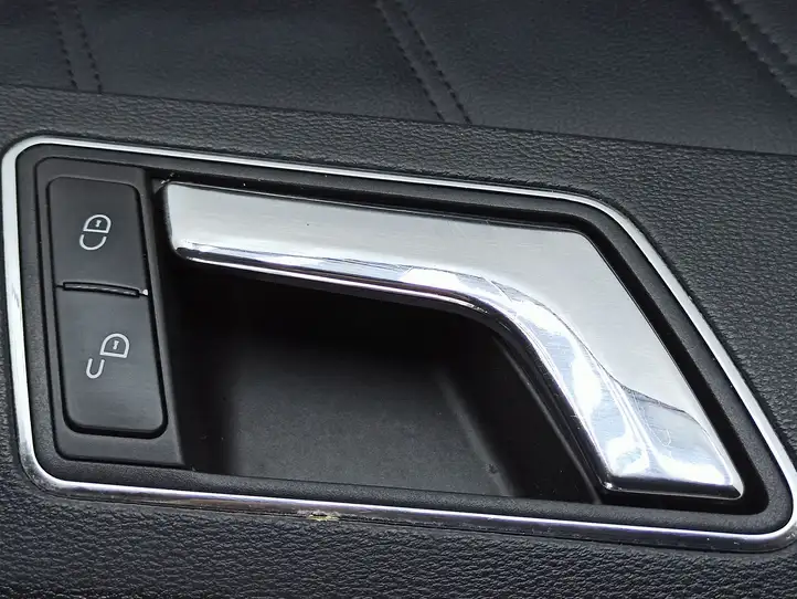 Mercedes-Benz E W212 (2009 - 2016) A2127201770 Обшивка передней двери — фото 4