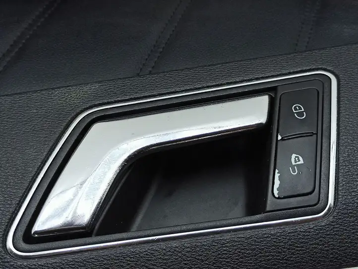 Mercedes-Benz E W212 (2009 - 2016) A21272011870 Обшивка передней двери — фото 3